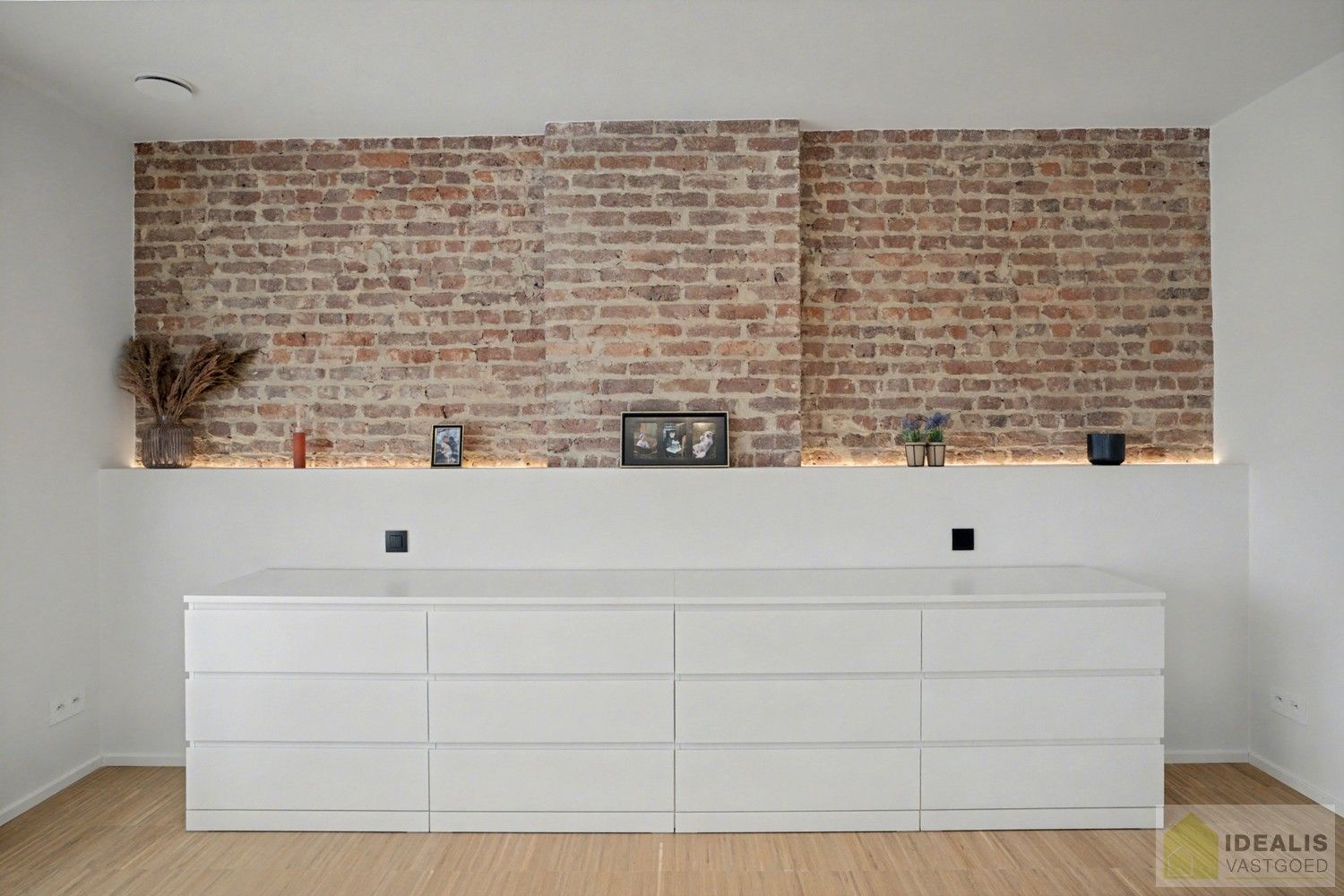 IDEALIS VASTGOED - EEN BIJZONDER HUIS, EEN BIJZONDERE LOCATIE, EEN UNIEKE KANS OM TE WONEN IN EEN AUTHENTIEK LANDHUIS MET EEN PRACHTIGE INRICHTING EN EEN HOOGWAARDDIGE AFWERKINGSGRAAD! foto 44