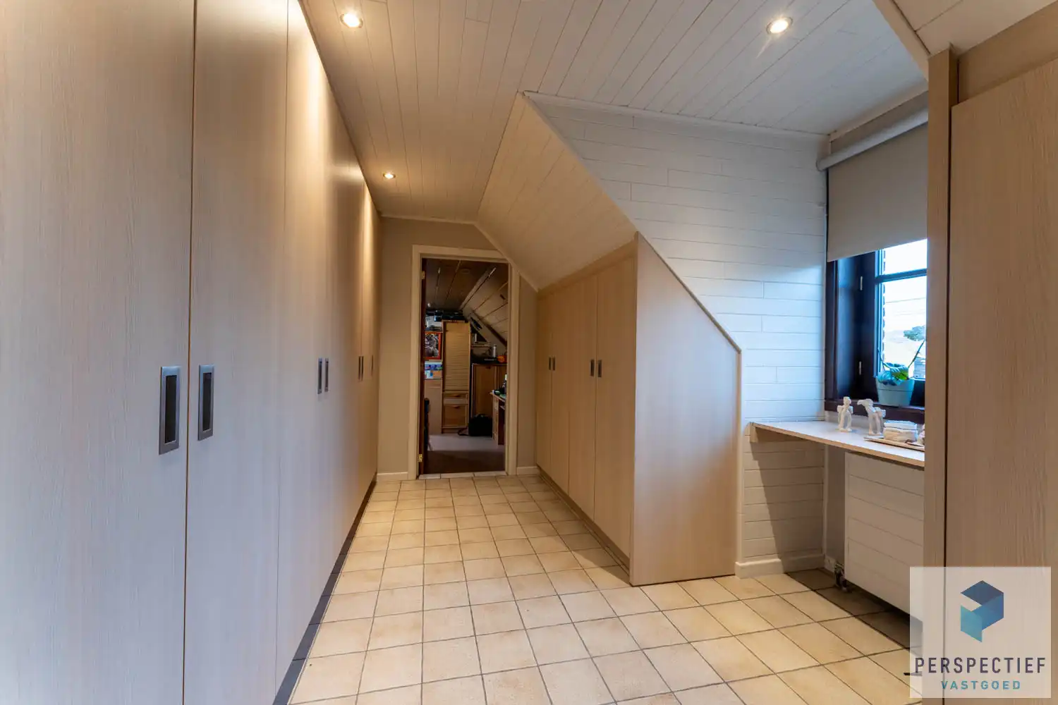 Landelijk gelegen villa met handelsruimte en buitenzwembad op 1370 m² foto 18