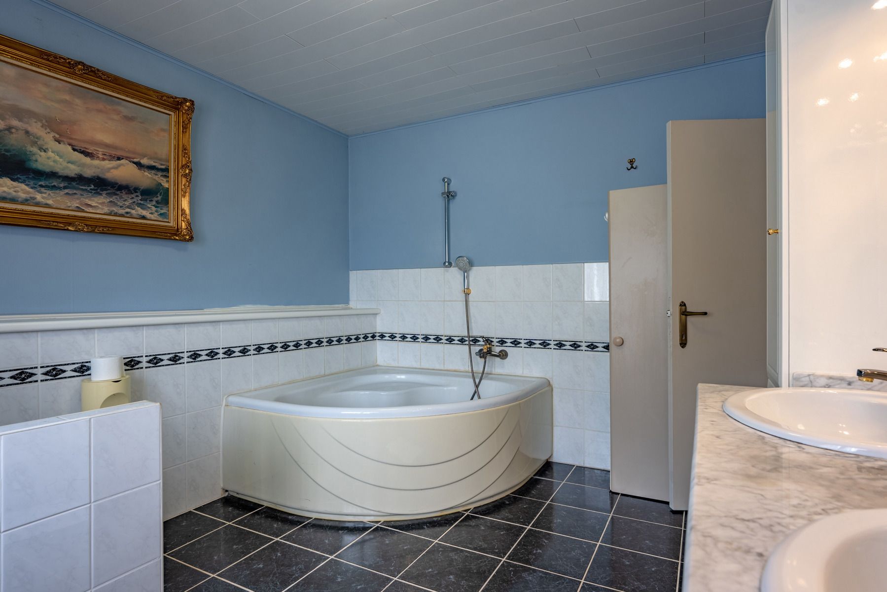 Instapklare woning met 5 slaapkamers, tuin, inpandige garage én dubbele garagebox foto 15