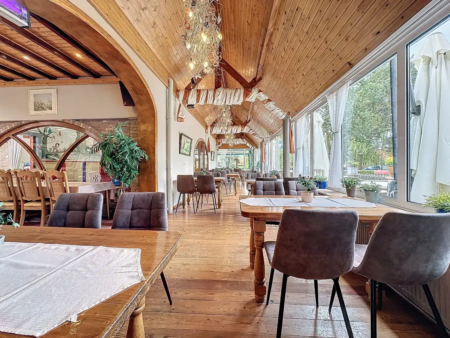 Restaurant en feestzaal ter overname foto 6