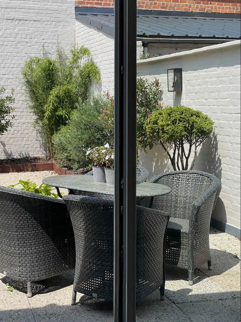 exclusief gerenoveerde herenwoning met garage, zonnige stadstuin en terrassen in het historische hart van Brugge foto 7