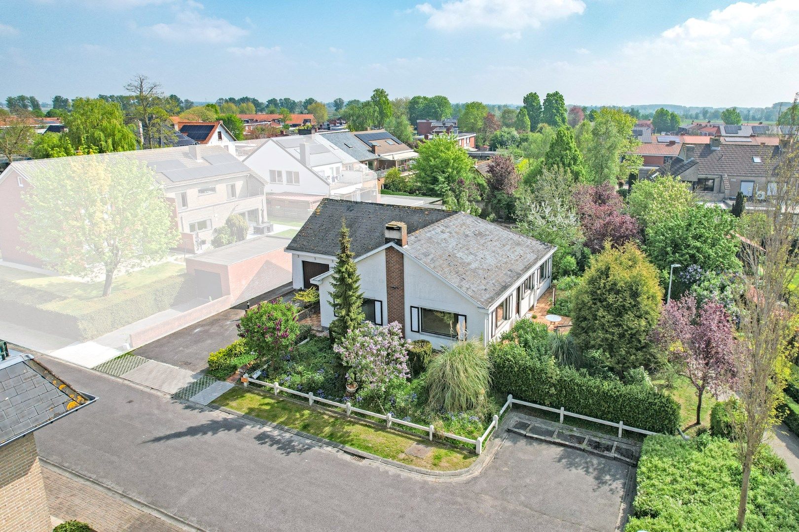 Gelijkvloers villa op 750m² in centrum Diksmuide! foto 2