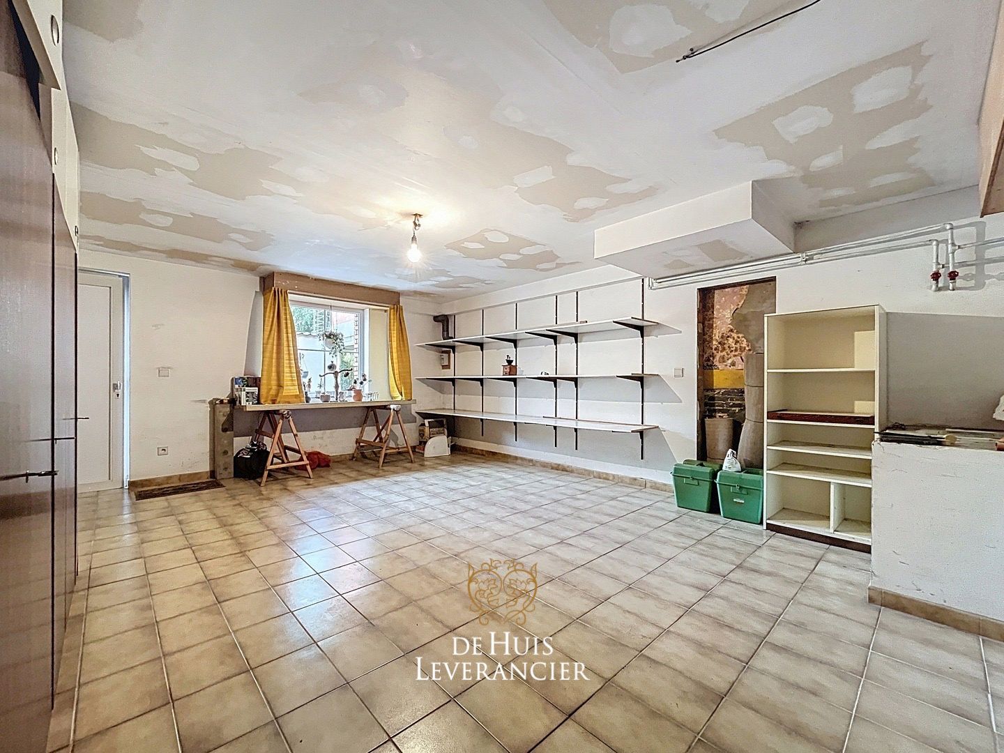 Zeldzame renovatiekans te koop in hartje Noeveren ! Unieke woning met ruimte, groen en grote garage foto 24