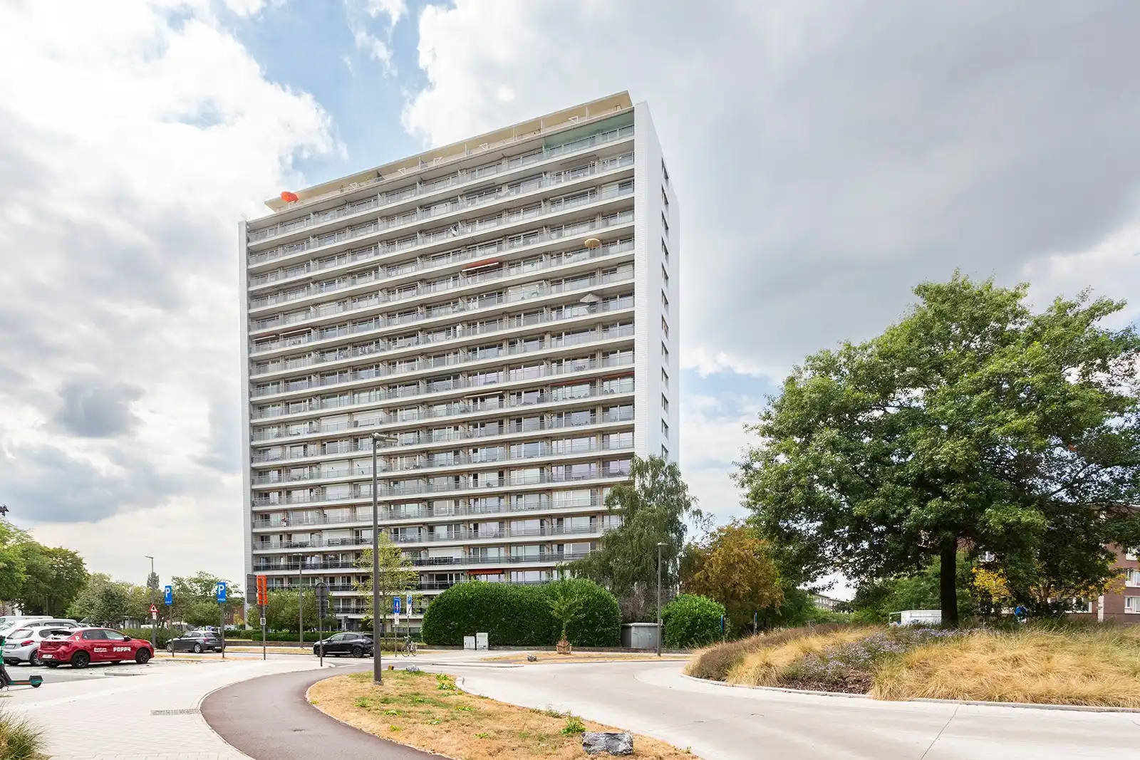Lichtrijk appartement met ruim terras foto 24