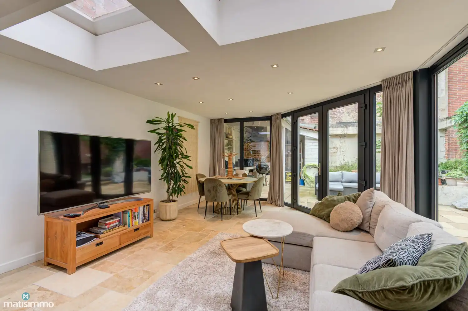 UNIEK 2-SLAAPKAMERAPPARTEMENT MET 2 ENSUITE BADKAMERS, KELDERBERGING EN RUIME BINNENKOER IN DE STADSKERN VAN TONGEREN foto 12