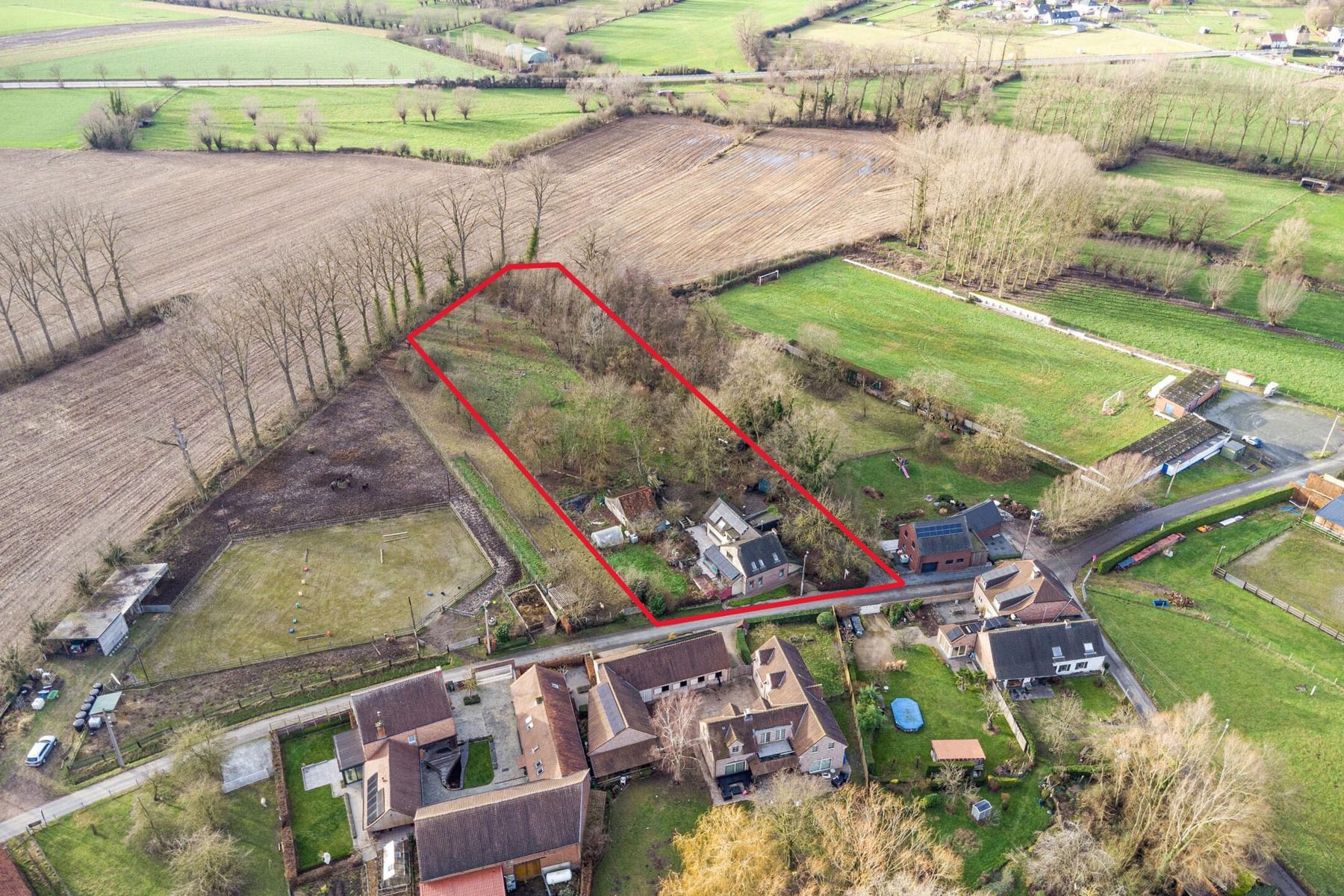 Open bebouwing op 8035 m² met idyllische ligging foto 2