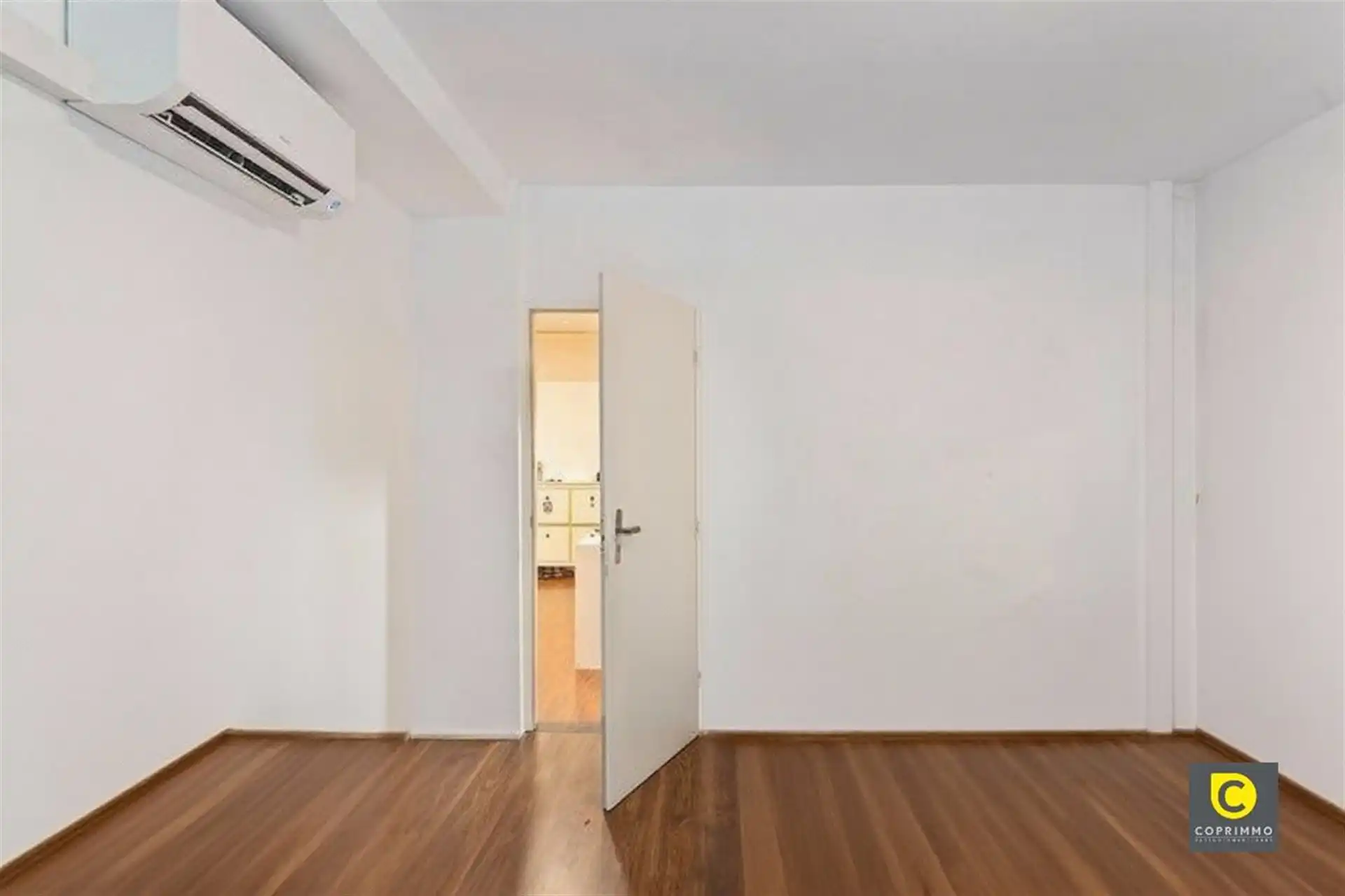 Gelijkvloers app. 190 m² met  4 slk foto 10