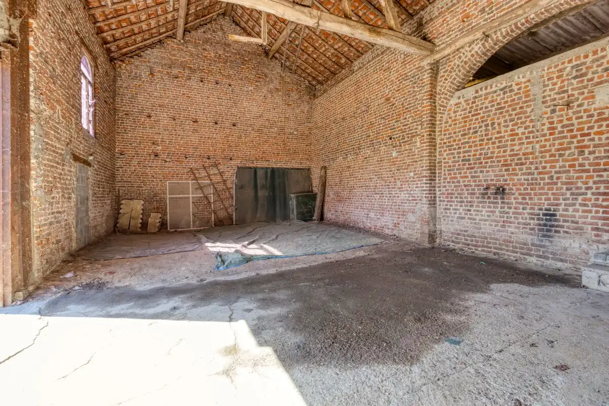 Te renoveren woning met veel potentieel op rustige ligging foto 13