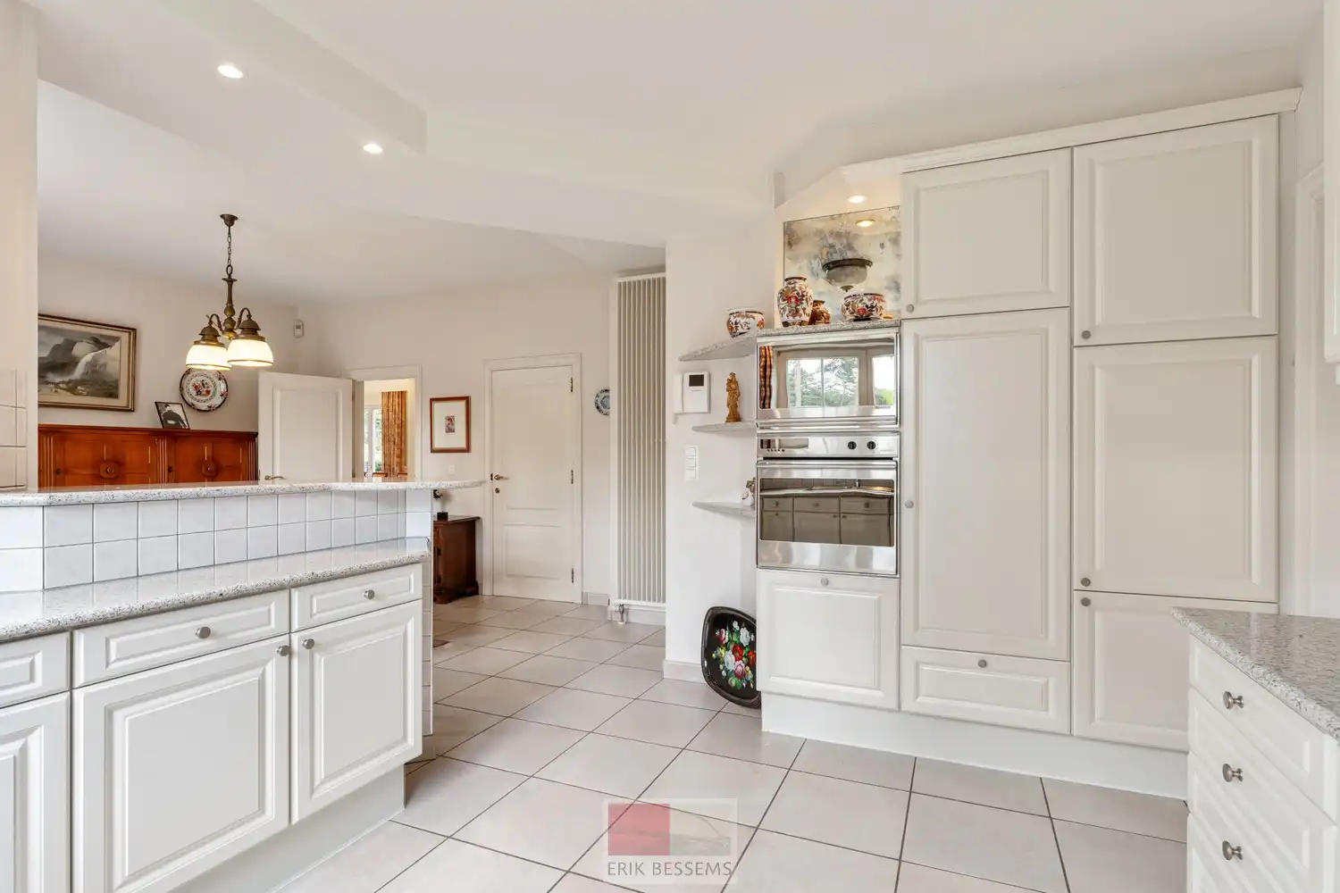 Exclusieve villa met natuurleien dak, gelegen op een unieke toplocatie in het prachtige Maasmechelen, gelegen op een perceel van 3295m². foto 7