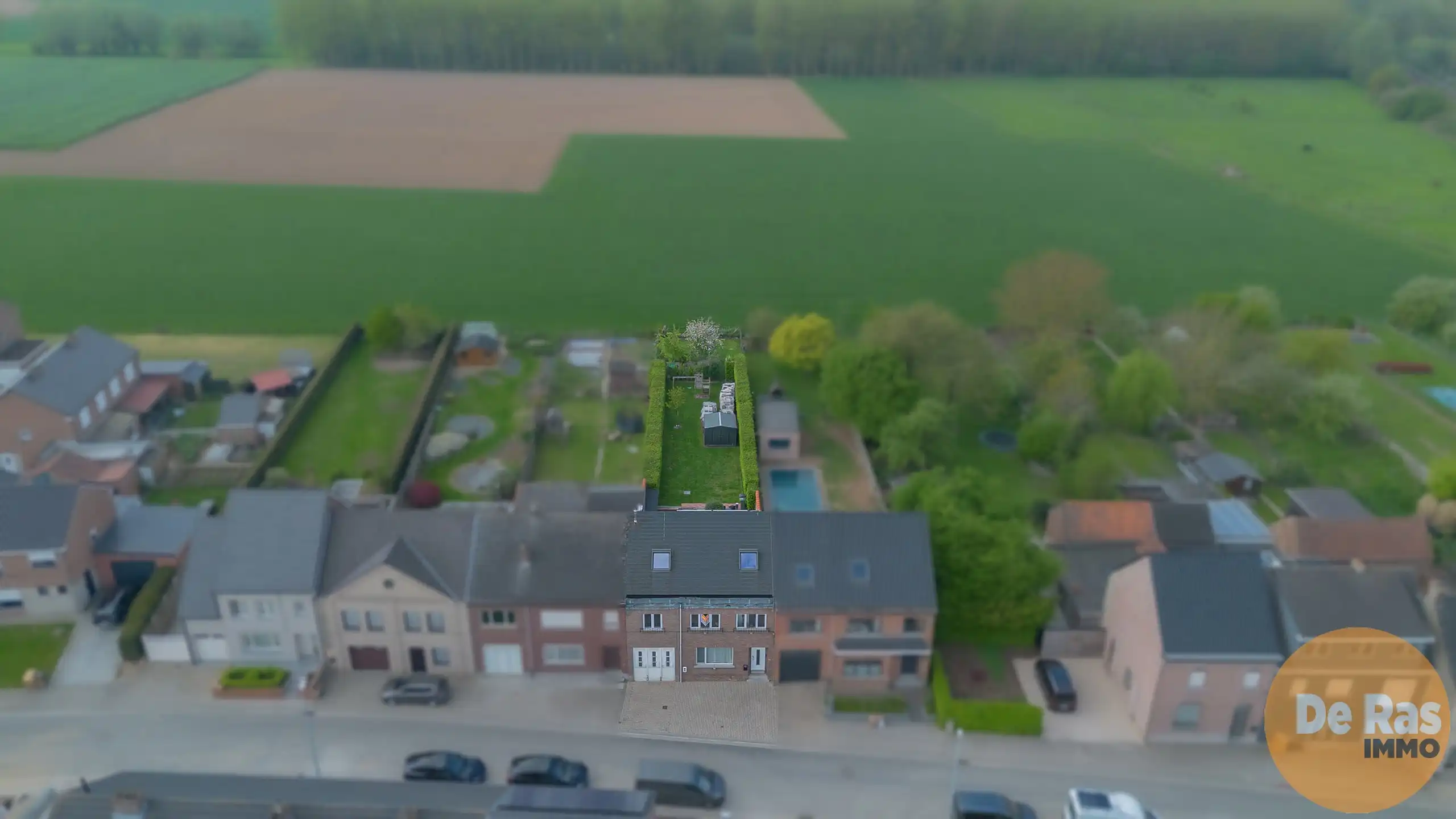 BURST - Ruime gezinswoning met 5 slaapkamers, garage en tuin foto 2