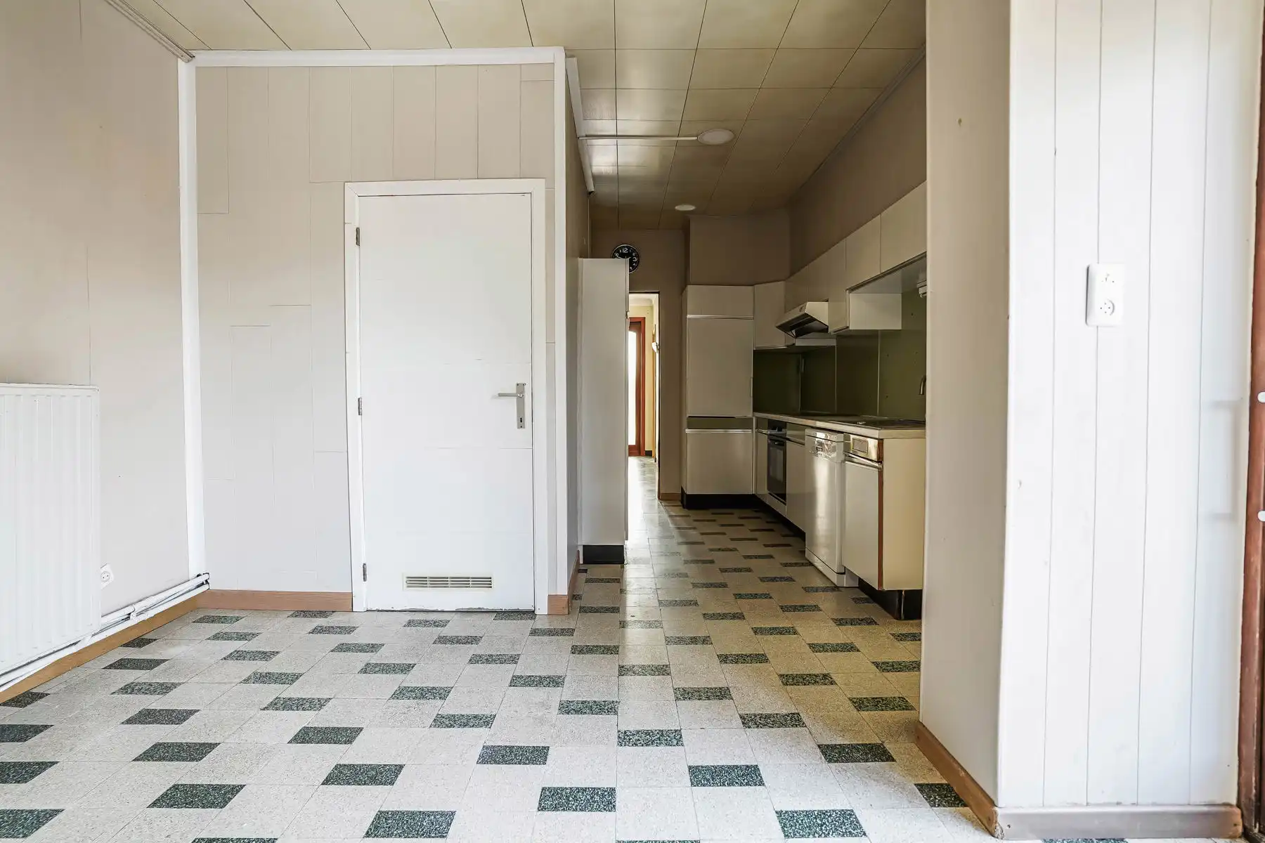 Gunstig gelegen en ruime te renoveren woning in Londerzeel foto 9