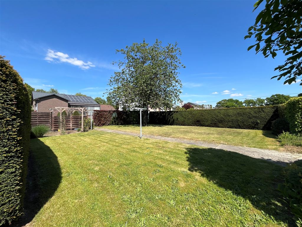 Vrijstaande, gelijkvloerse gezinswoning foto 9