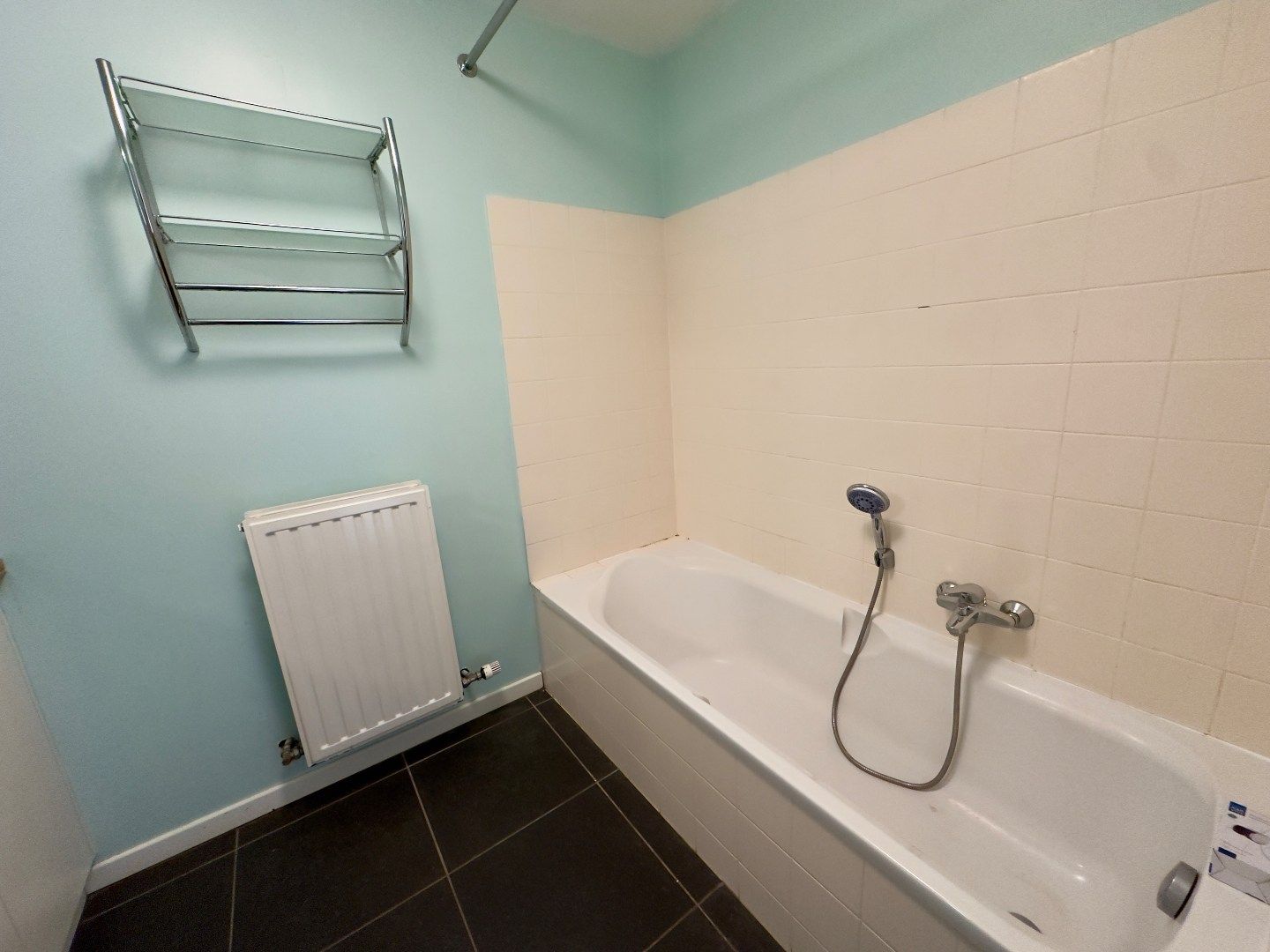 Goed gelegen appartement met 2 slaapkamers, terras en autostaanplaats te Tongeren foto 8