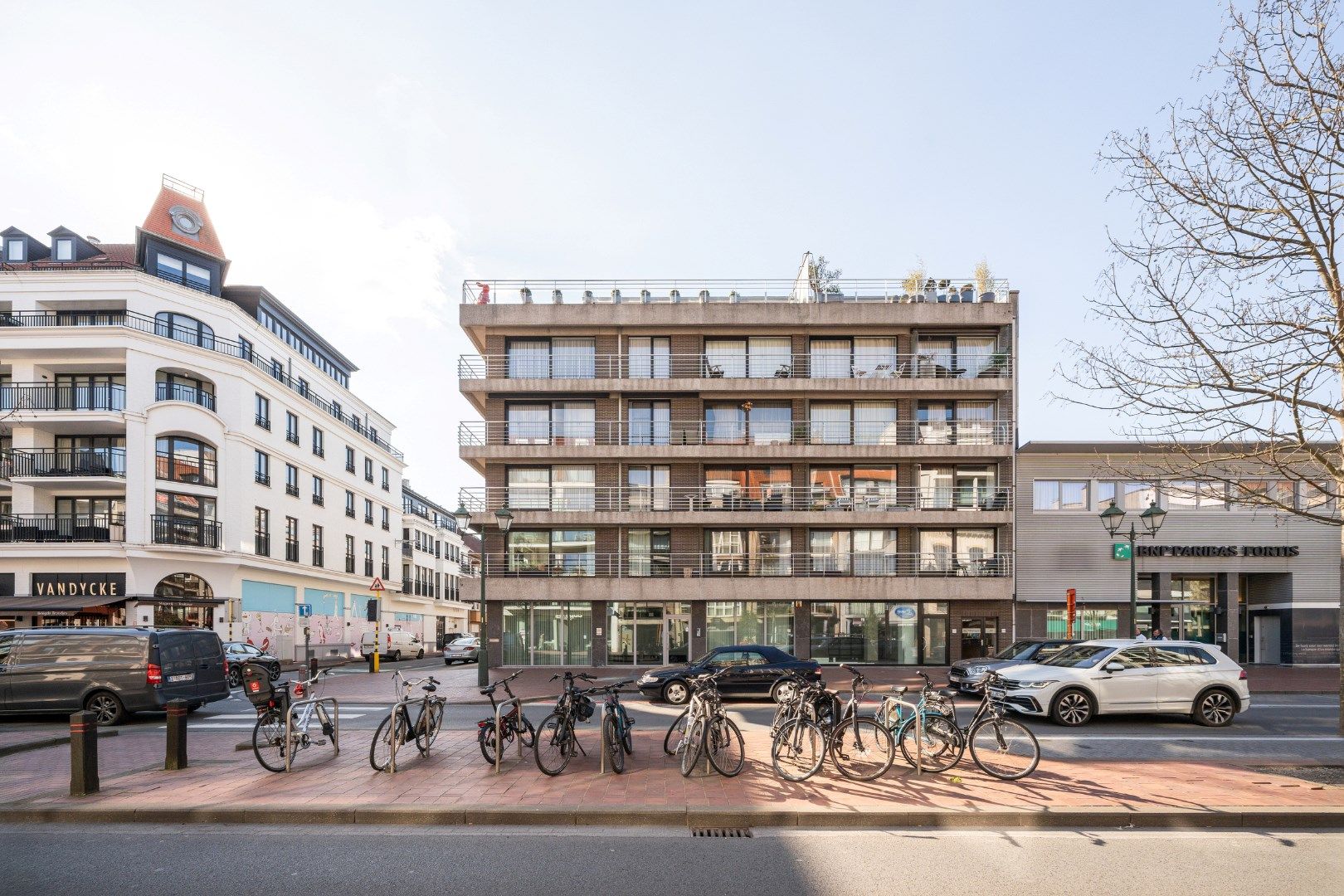 Ruime studio met terras foto {{pictureIndex}}
