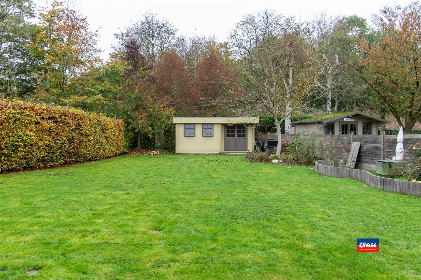 Unieke villa op toplocatie met drie slaapkamers, ruime inpandige garage, dubbele oprit en mooie tuin omringd door natuurgebied foto 28