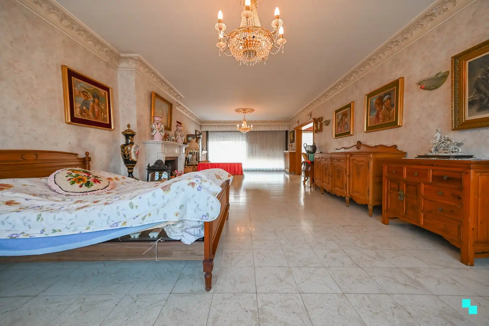 Karaktervolle woning met riante woonoppervlakte (267 m²) en tuin in Izegem foto 6