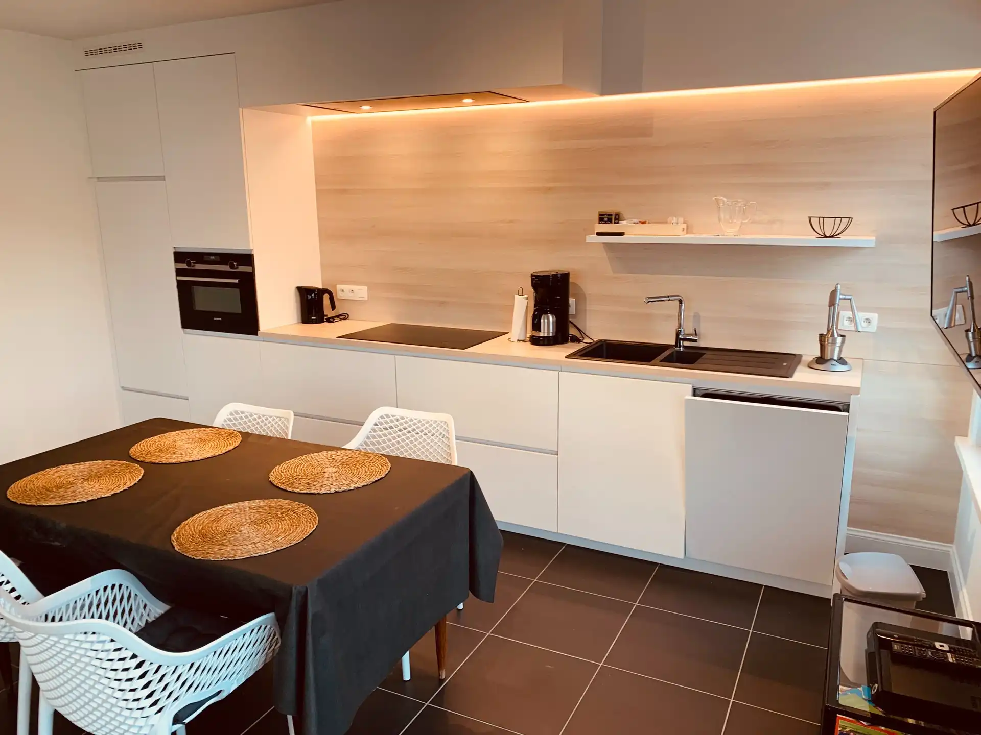 Charmante koppelvilla in de concessiewijk van De Haan. foto 4