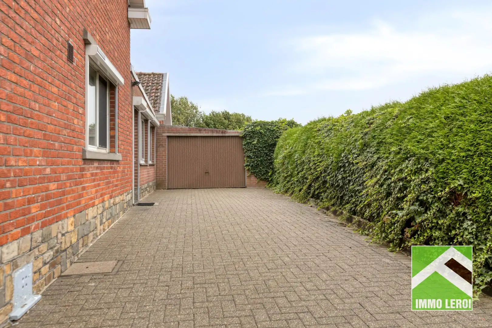 Landelijk gelegen woning met grote veranda en ruime tuin foto 3