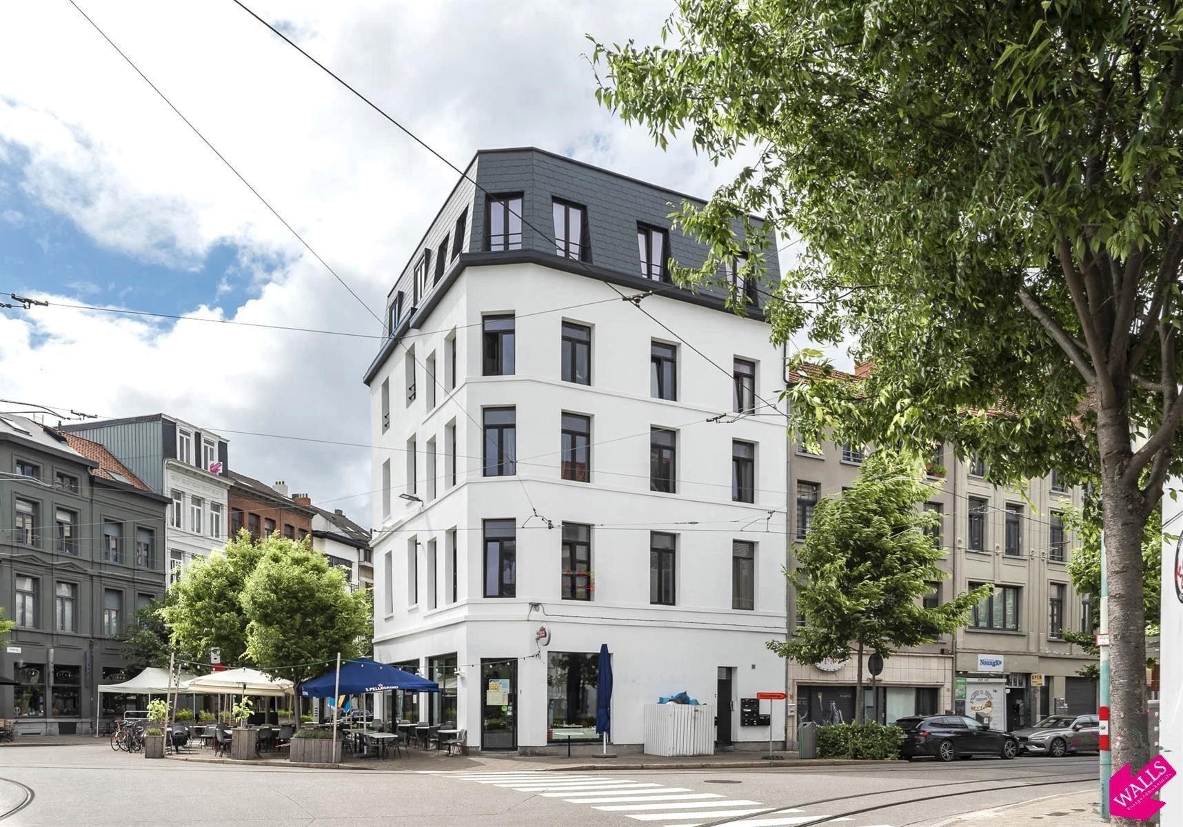 Modern en trendy appartement aan de Marnixplaats! foto 7