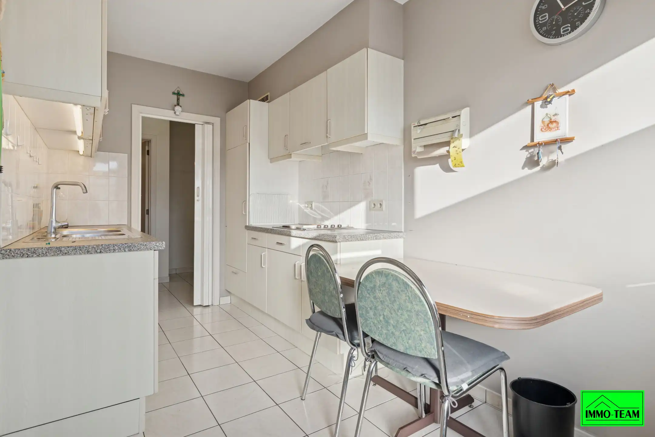 Ruim gelijkvloers appartement met garage foto 6