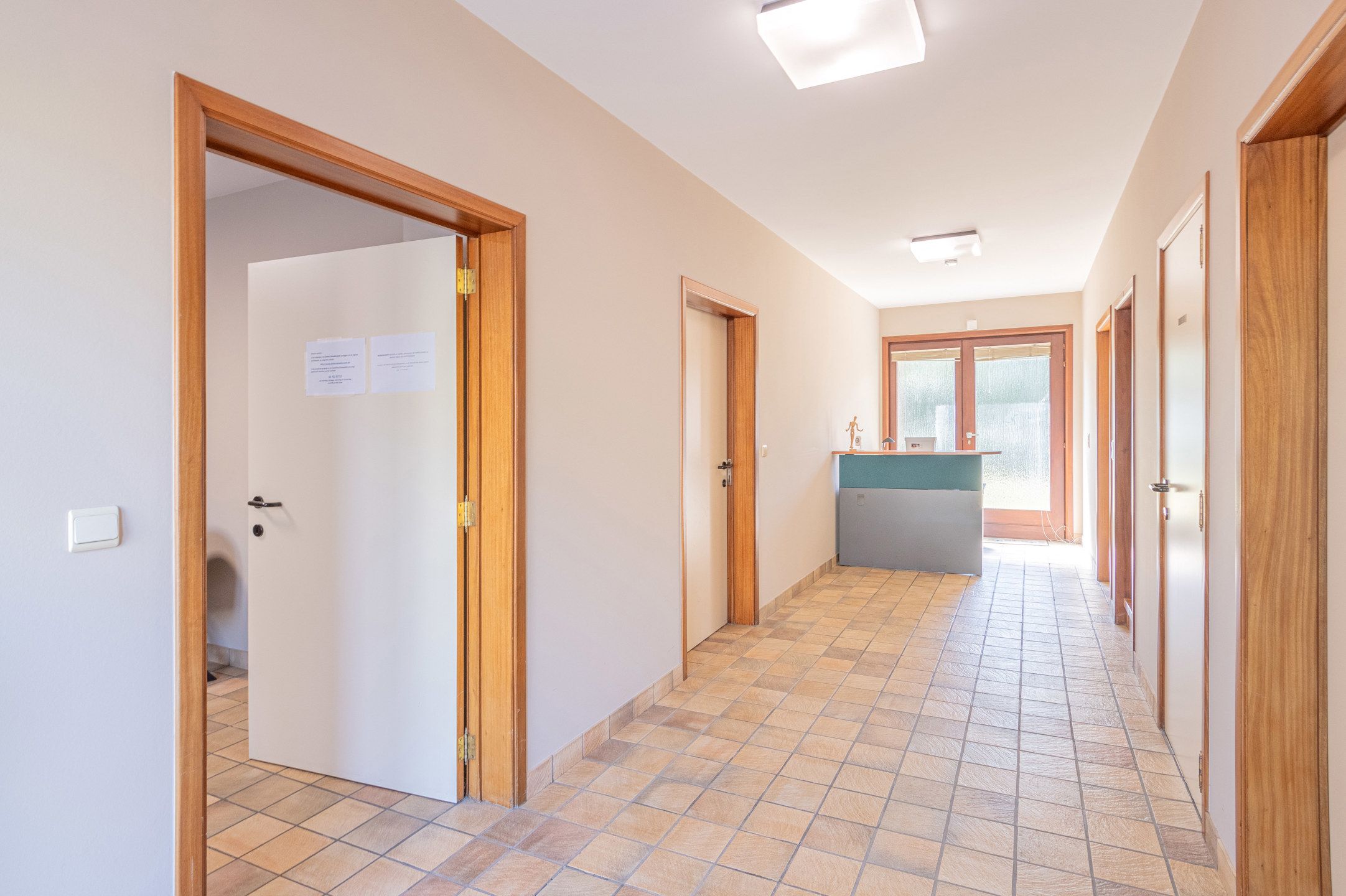 Riante woning met grote praktijkruimte foto 13