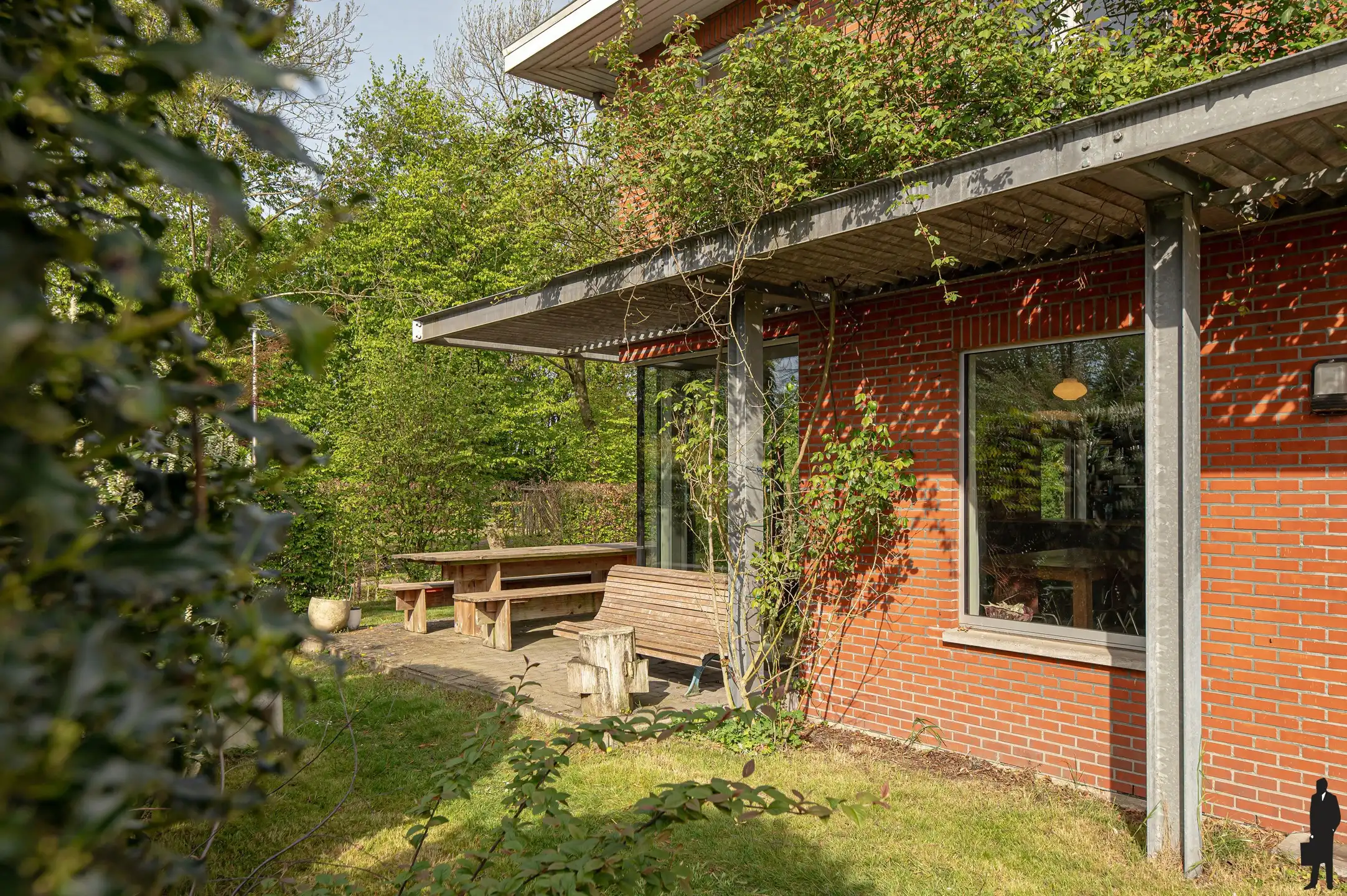 Ruime woning met zorgwoning foto 36