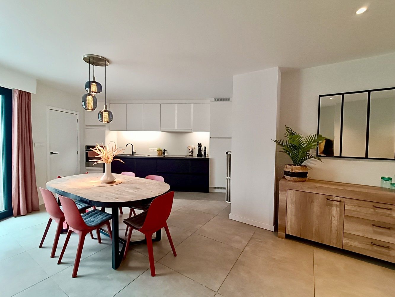 Vooraan Assebroek, vlakbij het Station TOTAAL RECENT GERENOVEERD RUIM ENERGIEZUINIG BURGERSHUIS met 5 SLAAPKAMERS en ZUID-gerichte TUIN foto 6