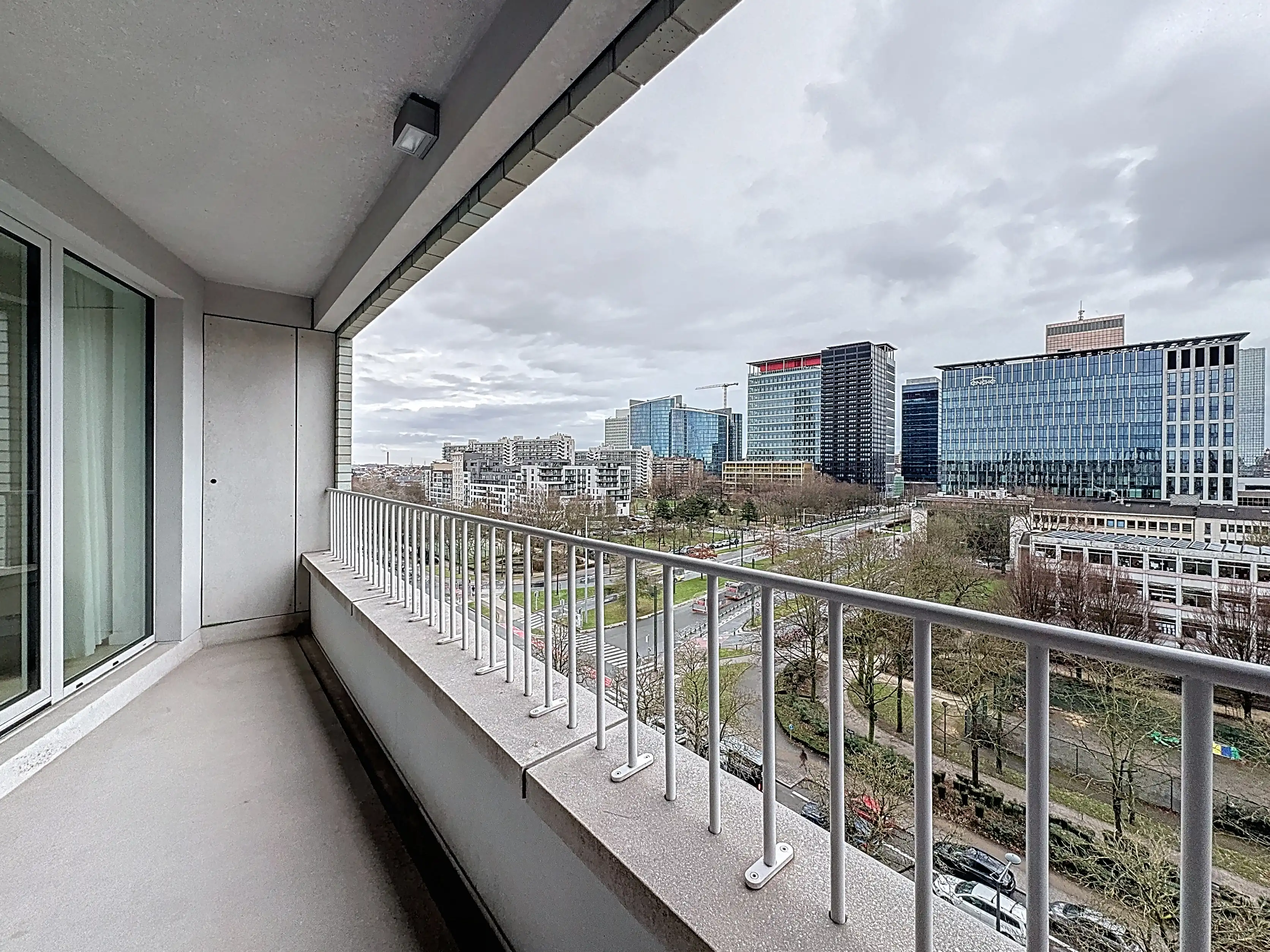Recent 1-slpk appartement met kanaalzicht + parking, Brussel foto 12