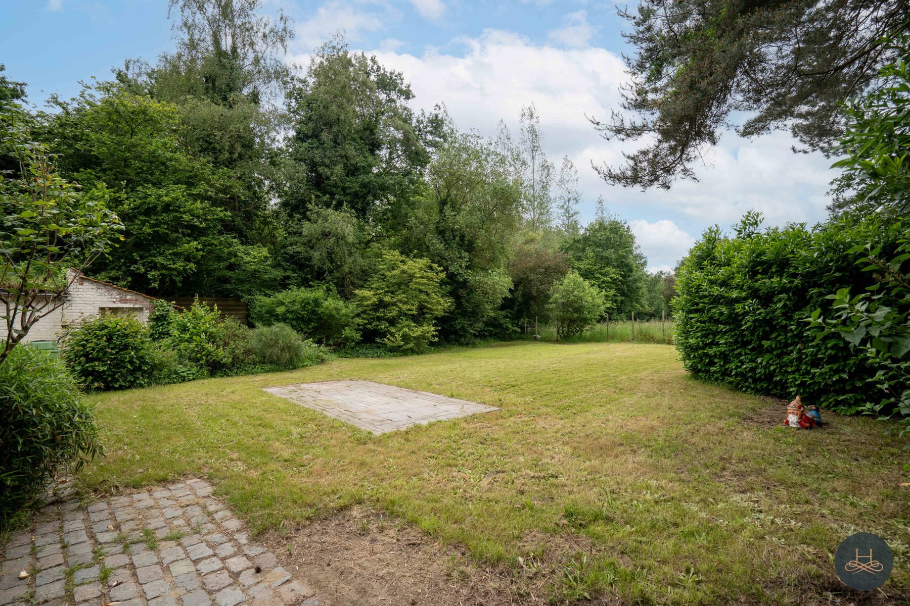 Achterliggende gezinswoning op rustgevend perceel foto 25