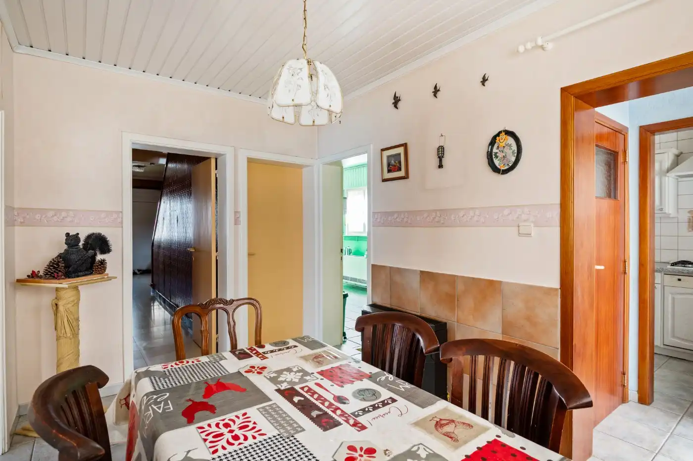 Vrijstaande, te renoveren woning met 3 à 4 slpk., garage en zuid-tuin foto 9