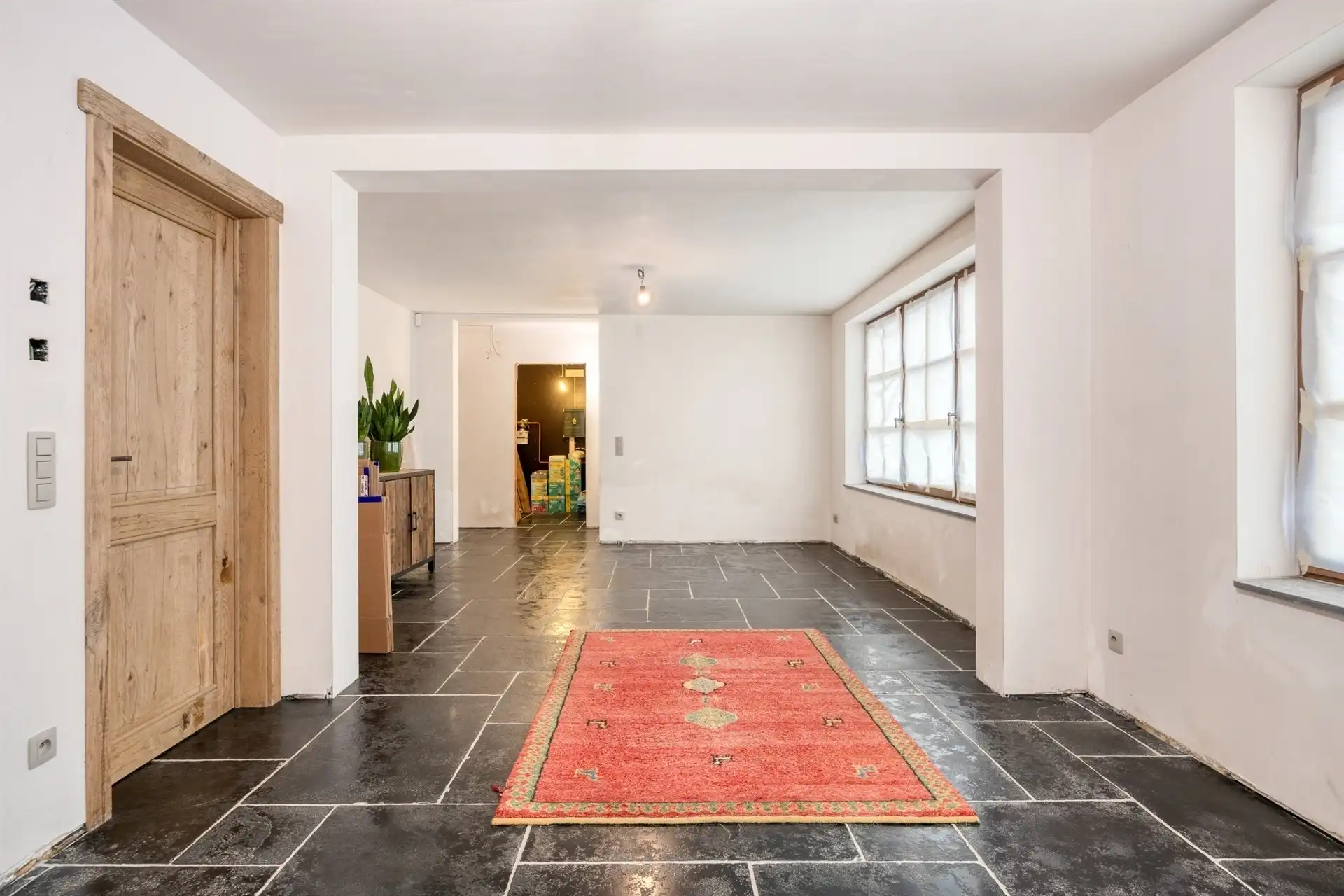 Volledige gerenoveerde woning met loods foto 20