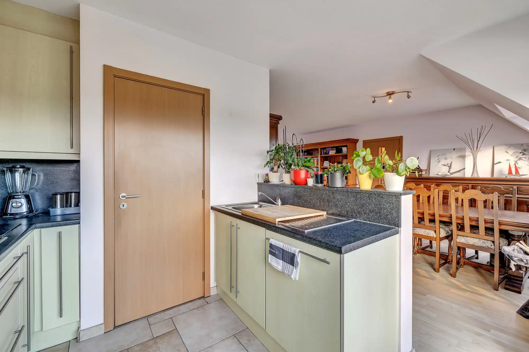 3-slaapkamer appartement met garage te Meerbeke foto 5