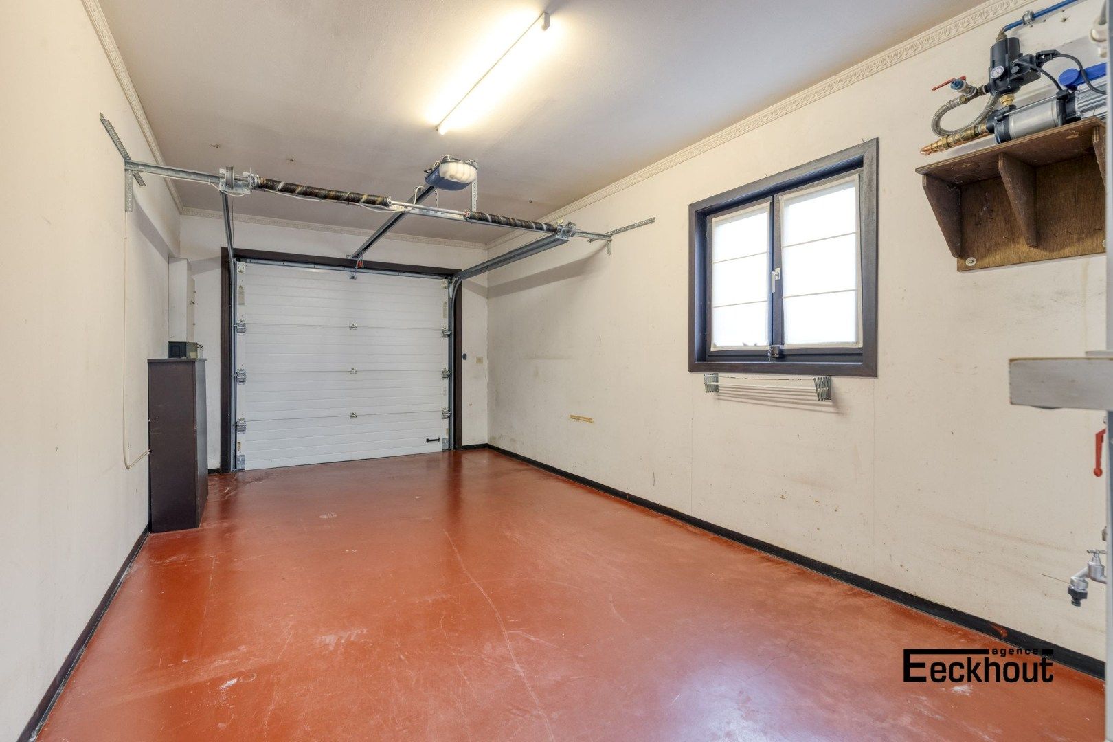 Verzorgde villa met garage in een brede, rustige straat in residentiële wijk! foto 19