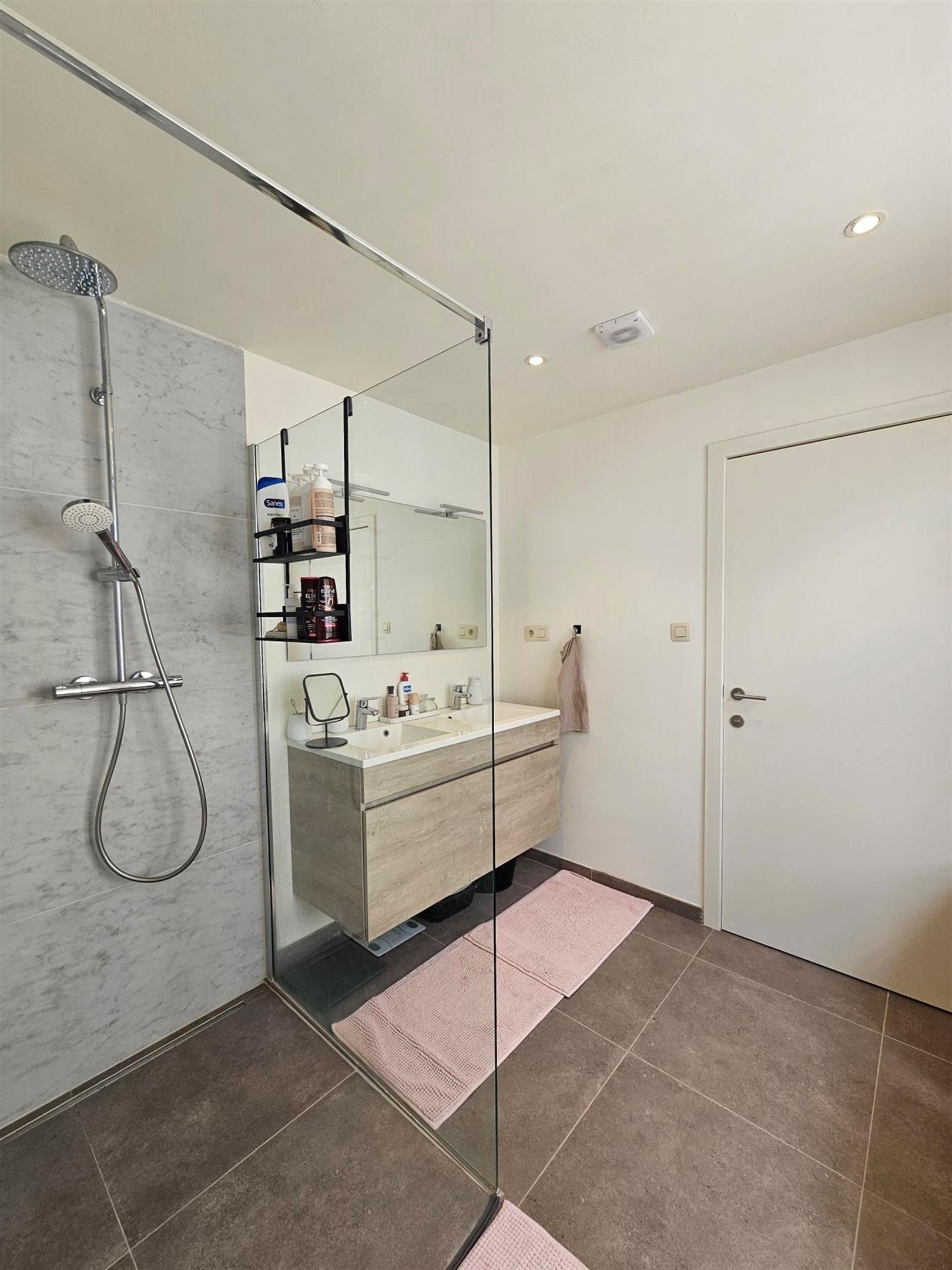 Appartement op derde verdieping van een herenhuis. foto 6