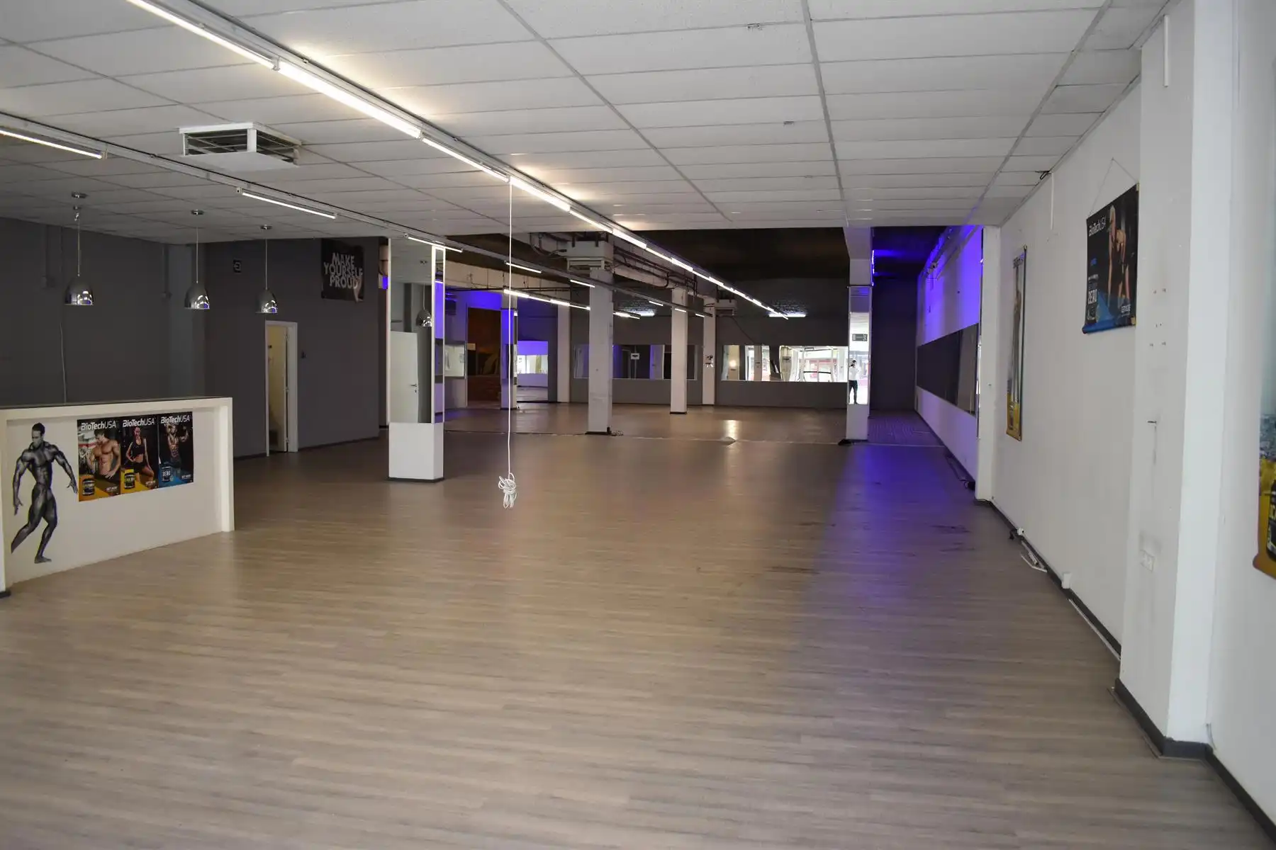 Top gelegen handelsruimte (650 m²) in het centrum van Genk foto 5