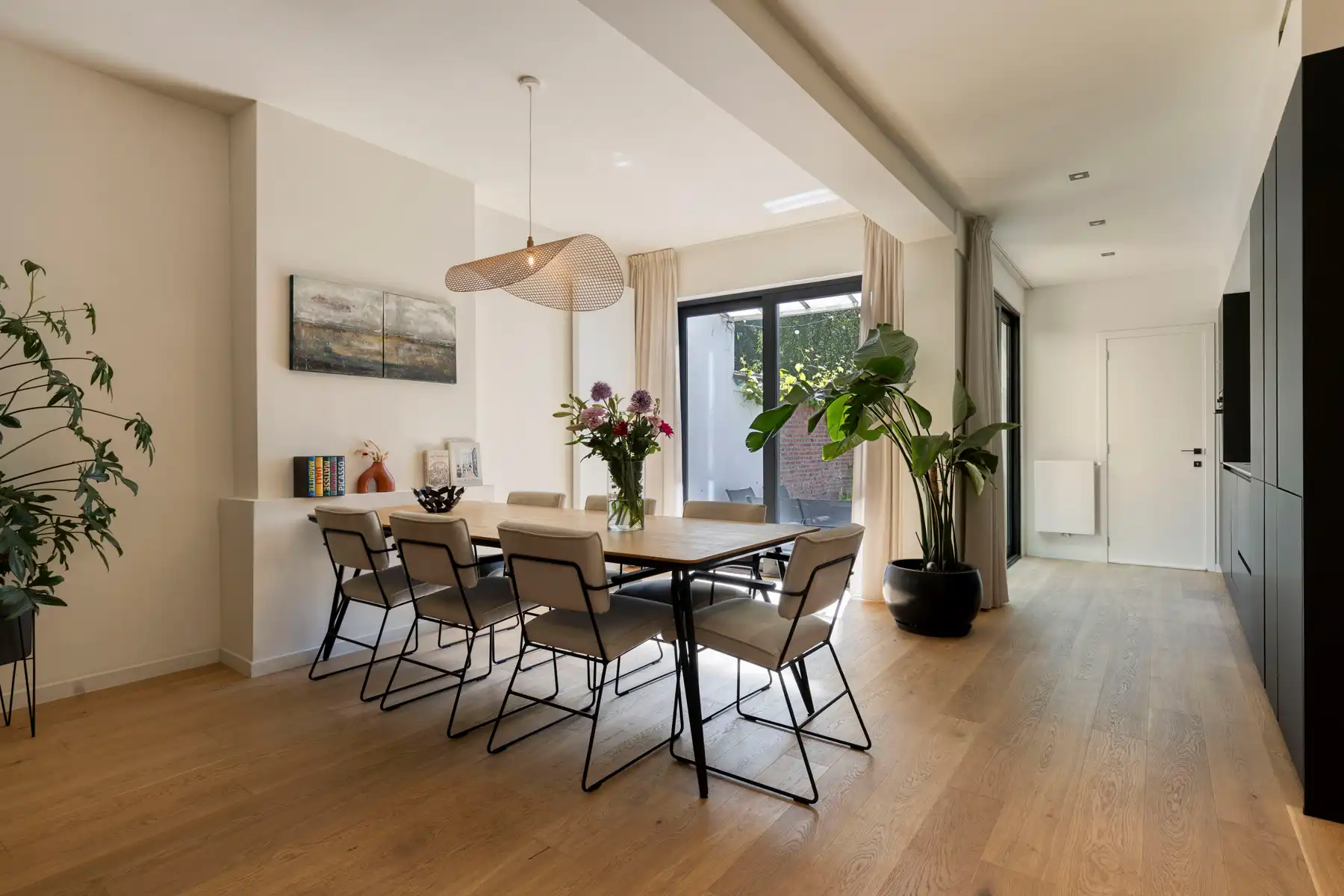 Gerenoveerd appartement met tuin en zicht op Hof van Leysen. foto {{pictureIndex}}