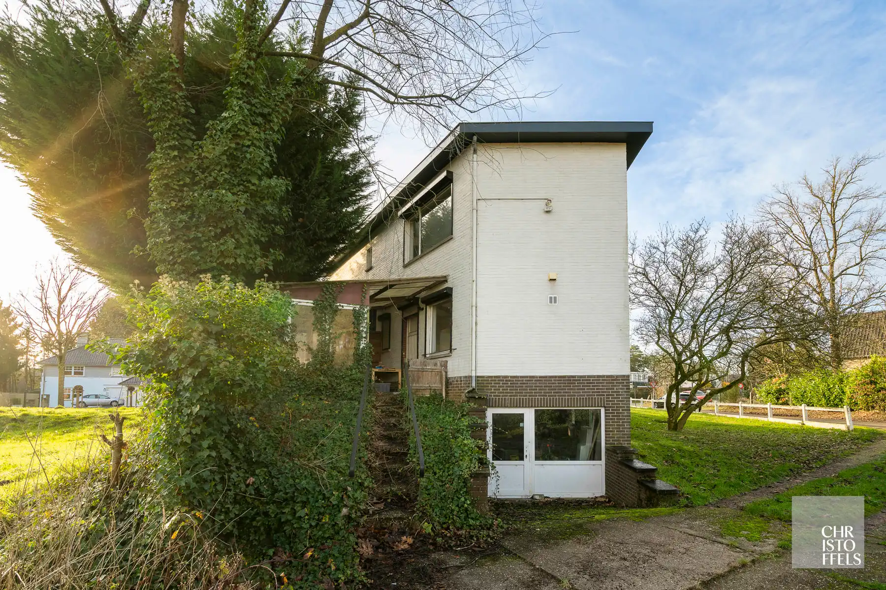 Te renoveren woning met 3 slaapkamers op ruim perceel van 1.085 m² foto 16