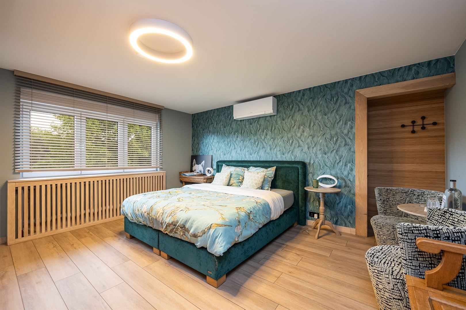 Een luxueus ingerichte woning met 5 slaapkamers en zwembad. foto 22
