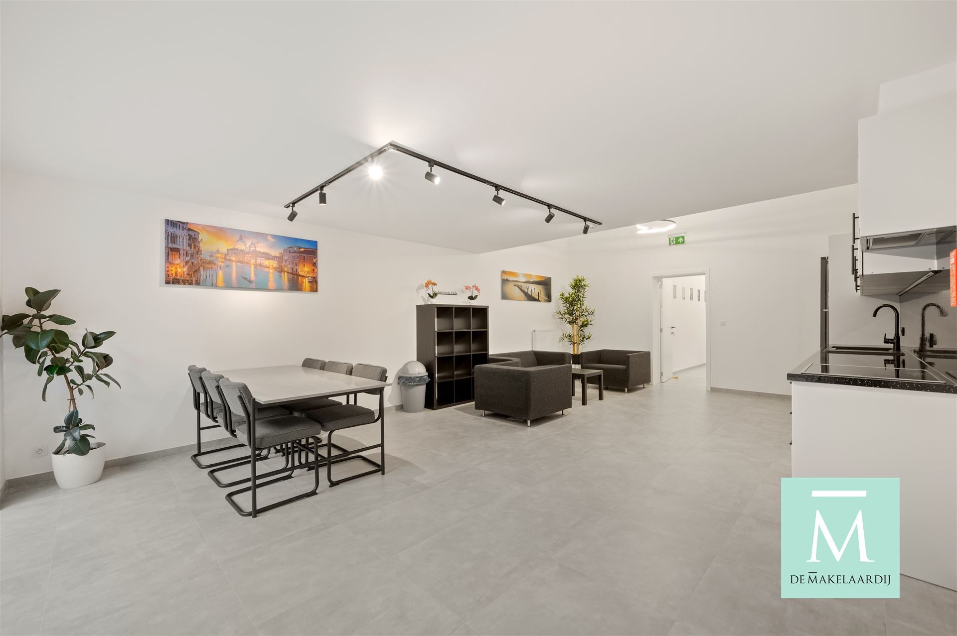 STUDENTS ONLY! Gemeubelde studentenkamer in hartje Mechelen - EERSTE BEWONING NA RENOVATIE  foto 9