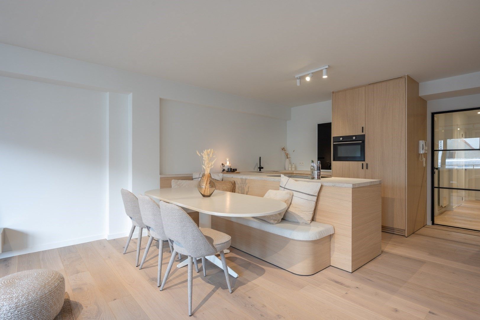Luxueus gerenoveerd appartement met 3 slpks.  foto 5