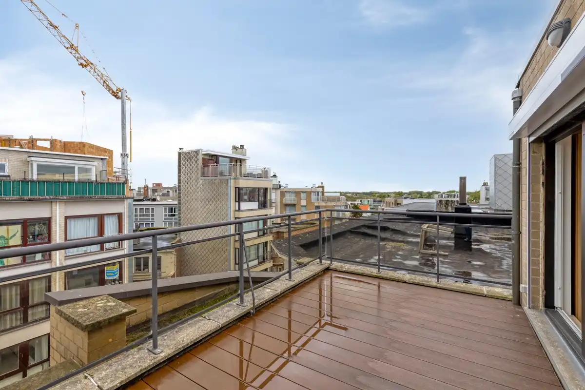 Appartement met 1 slaapkamer en twee ruime zonneterrassen, met een parkeerplaats in het gebouw die samen met het appartement aangekocht dient te worden. foto 16