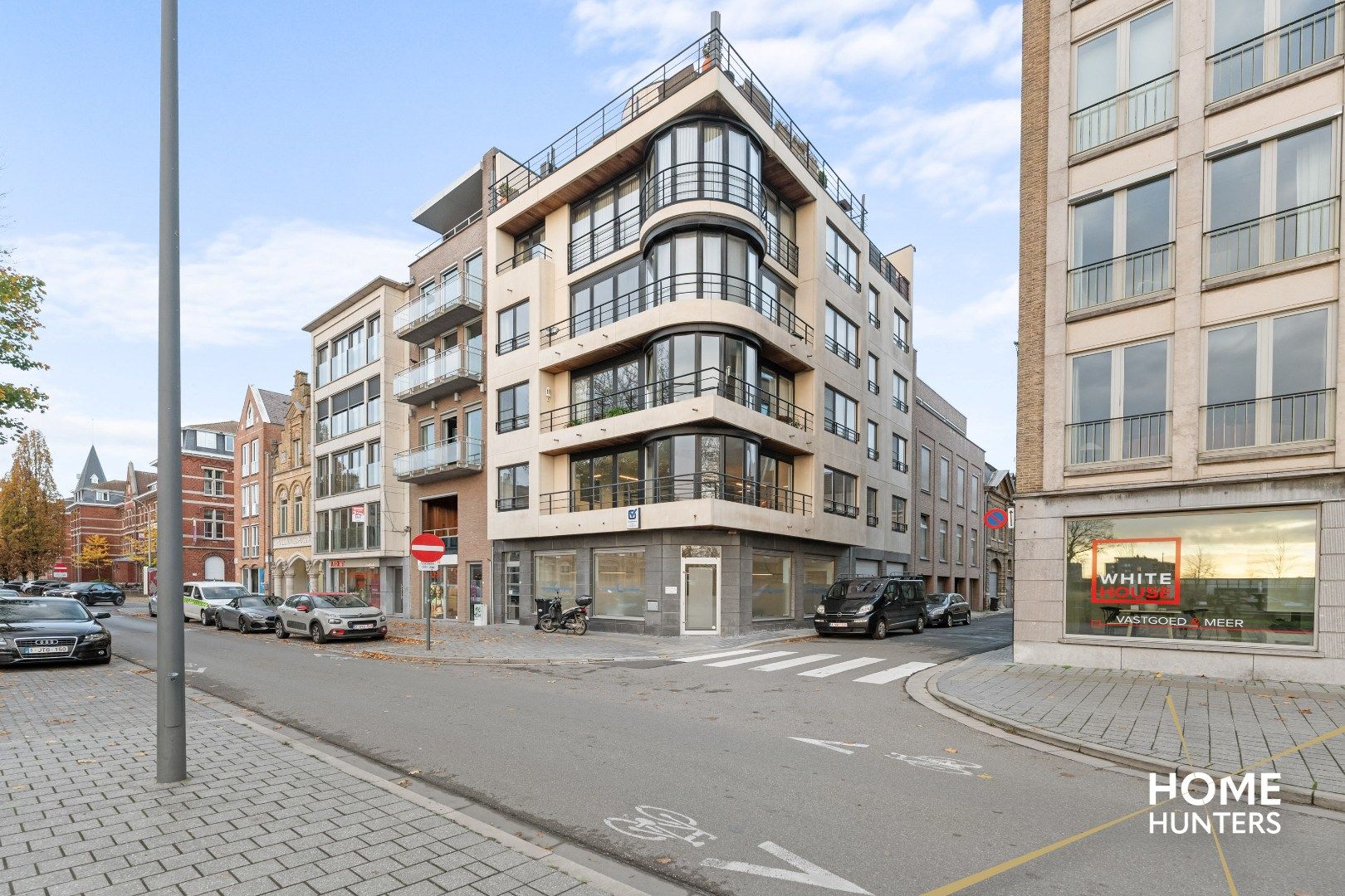 Kantoorruimte bestaande uit twee verdiepingen op het Colaertplein te Ieper foto 16