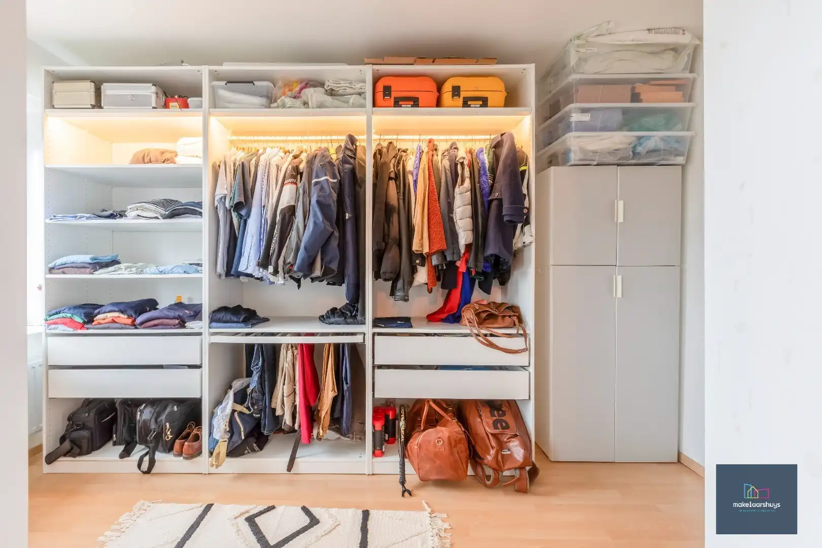 Heel ruime Instapklare woning in rij  met zonneterras en 2 staanplaatsen foto 24