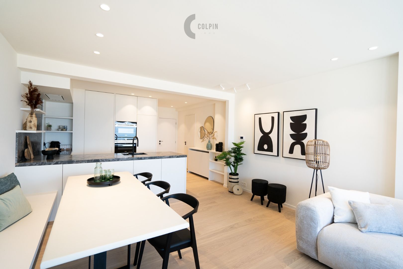 Fantastisch gerenoveerd appartement op de zeedijk vlakbij het casino van Knokke foto 5