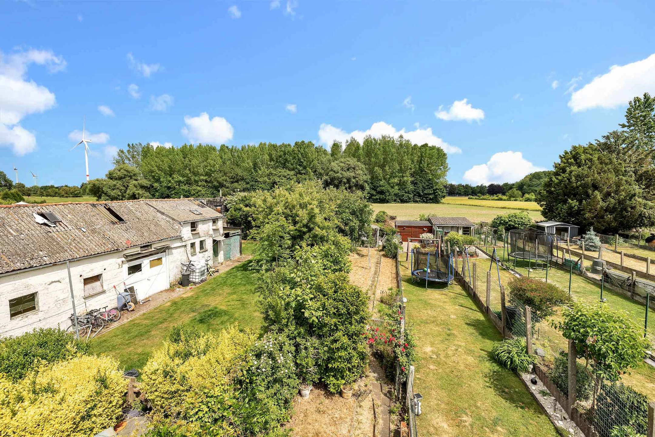 Te renoveren woning met tuin en perceel met garage foto 21