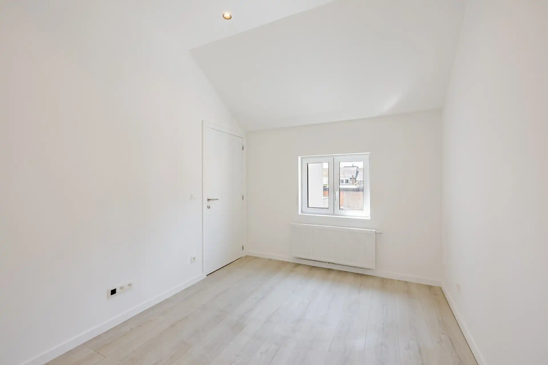 Top gerenoveerde woning met 2 slks en terras foto 16