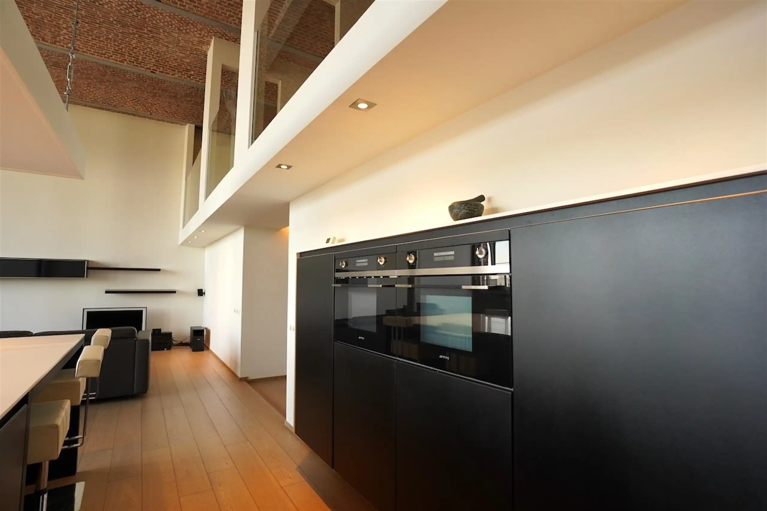 Verrassende, heldere loft met plafondhoogten van 6 m! foto 11