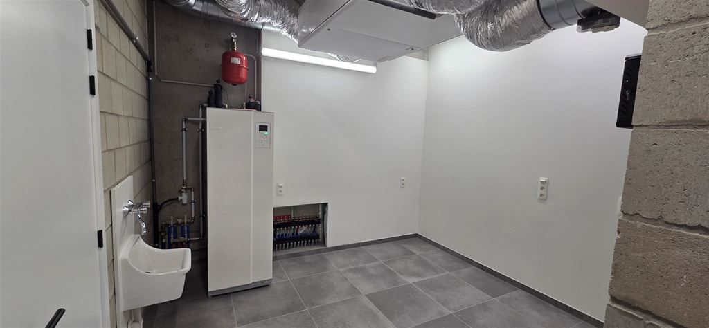 Zeer mooie handelsruimte/kantoor op fantastische locatie foto 7