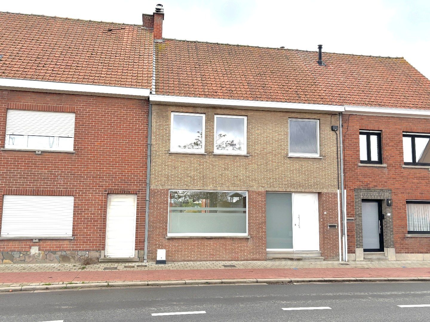 Ruime woning met tuin en garage! foto 2