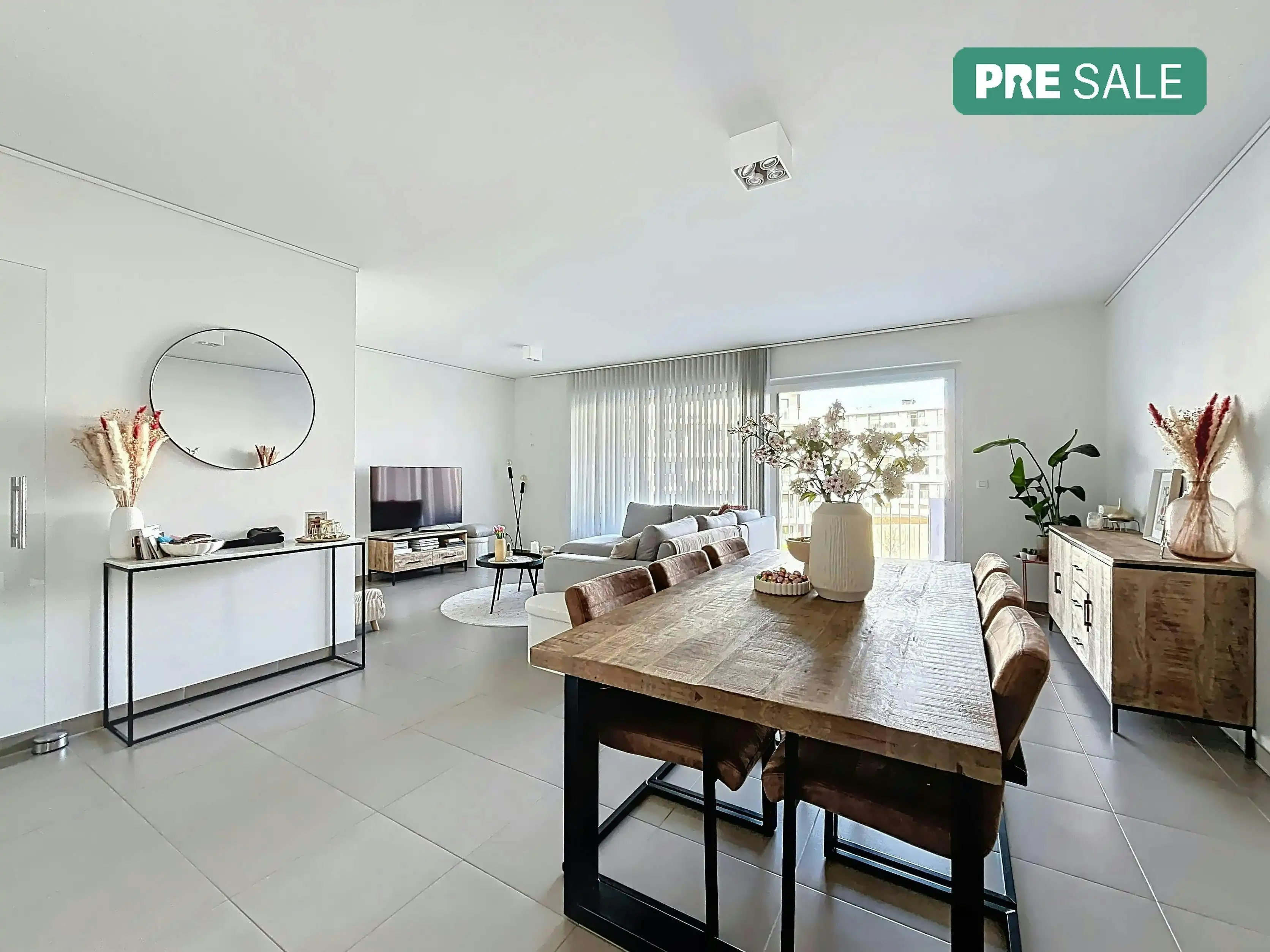 Stijlvol tweeslaapkamerappartement te koop in centrum Aalter foto {{pictureIndex}}